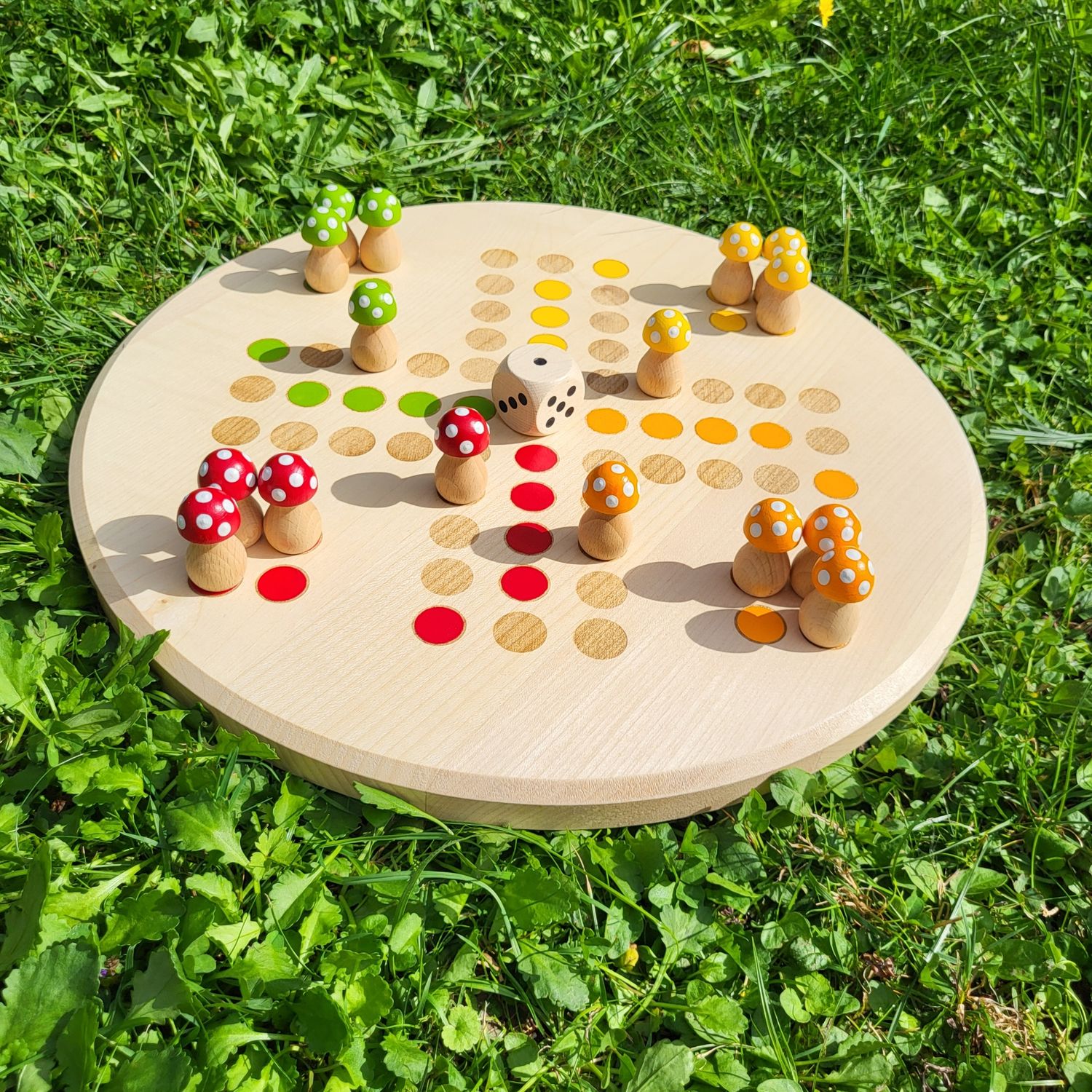 Brettspiel * Komm, GlücksPilze sammeln! * Sommer * Ahorn rund * Punkte lasergraviert Brettspiel * Komm, GlücksPilze sammeln! * Sommer * Ahorn rund * Punkte lasergraviert