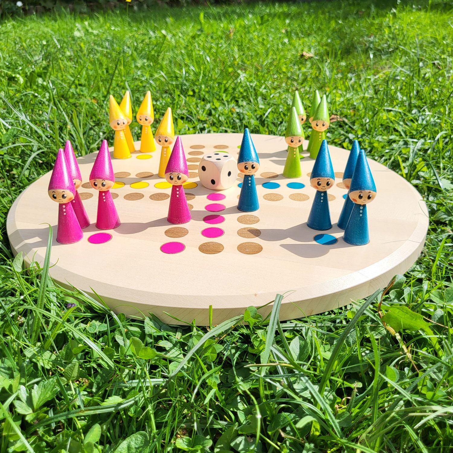 Brettspiel * Wichtel ärgerts eich ned * Frühling * Ahorn rund * Punkte lasergraviert Brettspiel * Wichtel ärgerts eich ned * Frühling * Ahorn rund * Punkte lasergraviert