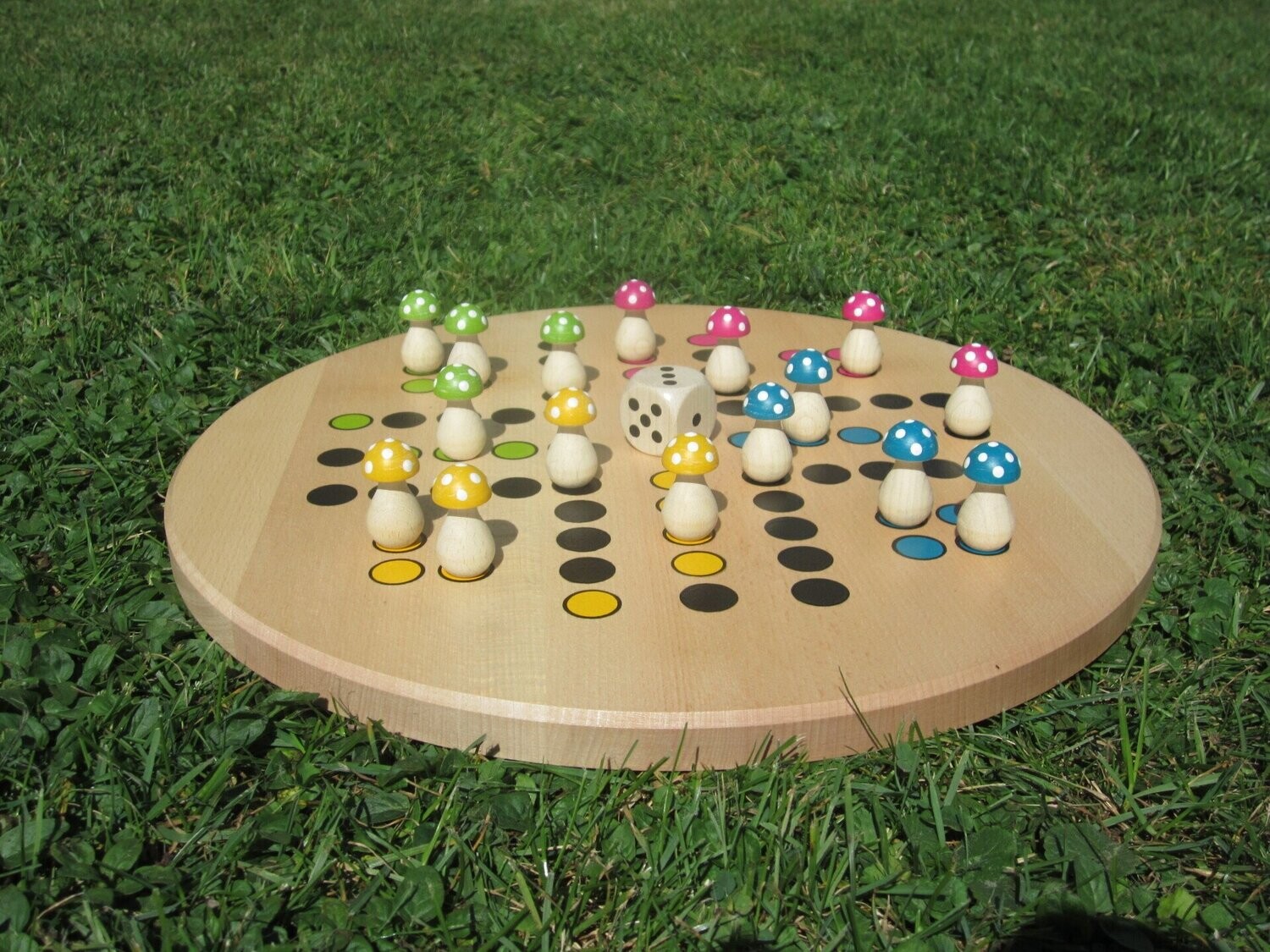 Brettspiel * Komm, GlücksPilze sammeln! * Frühling * Ahorn rund * Punkte lasergraviert Brettspiel * Komm, GlücksPilze sammeln! * Frühling * Ahorn rund * Punkte lasergraviert