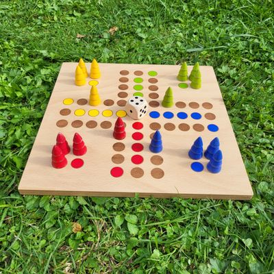 Brettspiel * Komm, Bäumchen sammeln! * Winter * Buche * Punkte lasergraviert Brettspiel * Komm, Bäumchen sammeln! * Winter * Buche * Punkte lasergraviert