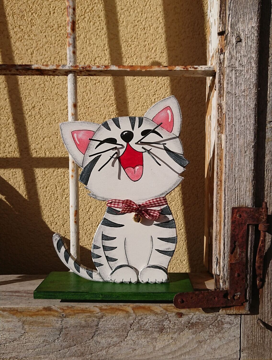 Miau * weiß getigert Miau * weiß getigert