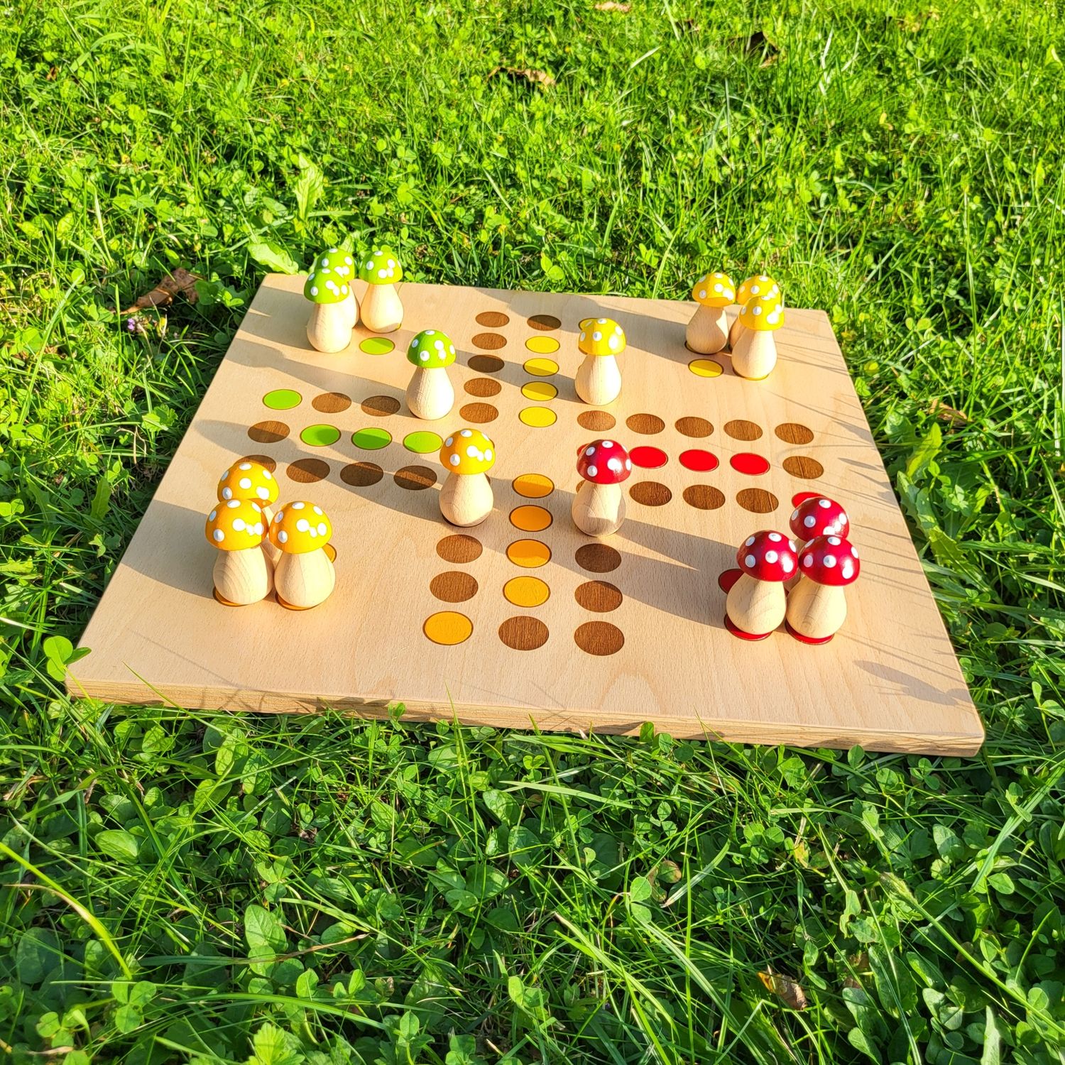 Maxi*Brettspiel * Komm, GlücksPilze sammeln! * Sommer * Buche * Punkte lasergraviert Maxi*Brettspiel * Komm, GlücksPilze sammeln! * Sommer * Buche * Punkte lasergraviert