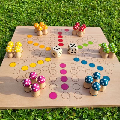 Brettspiel * 6 auf einen Streich * Buche eckig * GlücksPilze * lasergraviert Brettspiel * 6 auf einen Streich * Buche eckig * GlücksPilze * lasergraviert