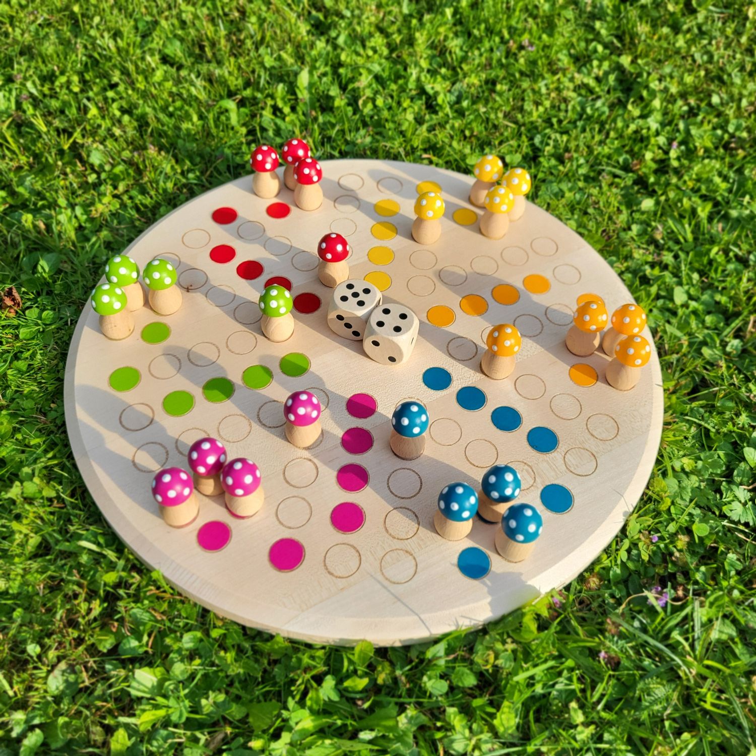 Brettspiel * 6 auf einen Streich * Ahorn rund * GlücksPilze * lasergraviert Brettspiel * 6 auf einen Streich * Ahorn rund * GlücksPilze * lasergraviert