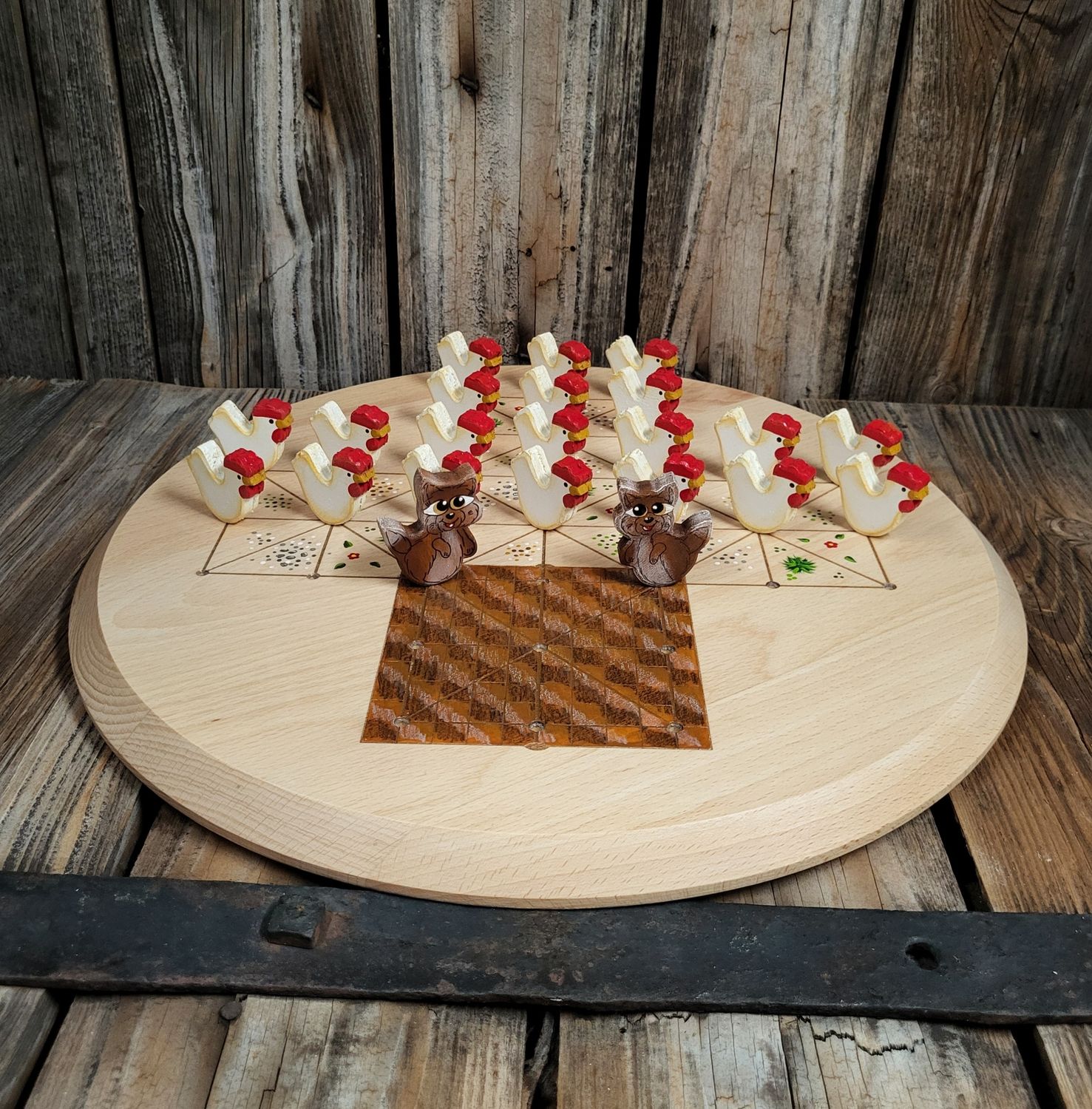 Brettspiel * Fuchs & Henne * Buche rund * Kante schräge * Dach braun * Figuren färbig