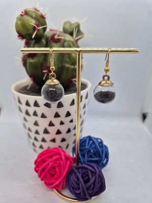 Boucles d’oreilles boules en verre noires