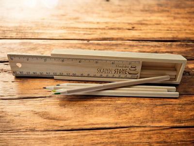 Holz Zeichenbox mit Buntstiften, personalisierbar Holz Zeichenbox mit Buntstiften, personalisierbar