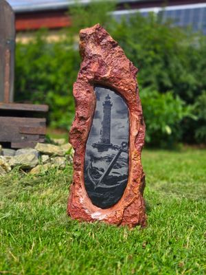 Monolith mit Schiefer Monolith mit Schiefer "Leuchtturm"