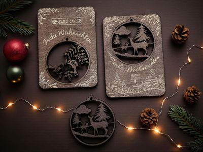 Weihnachtskarte aus Holz mit Kugel, personalisierbar Weihnachtskarte aus Holz mit Kugel, personalisierbar