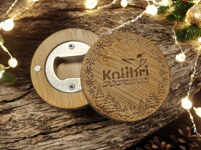 Kolibri-Weihnachts-Holzmagnet – Sonderedition für den guten Zweck Kolibri-Weihnachts-Holzmagnet – Sonderedition für den guten Zweck