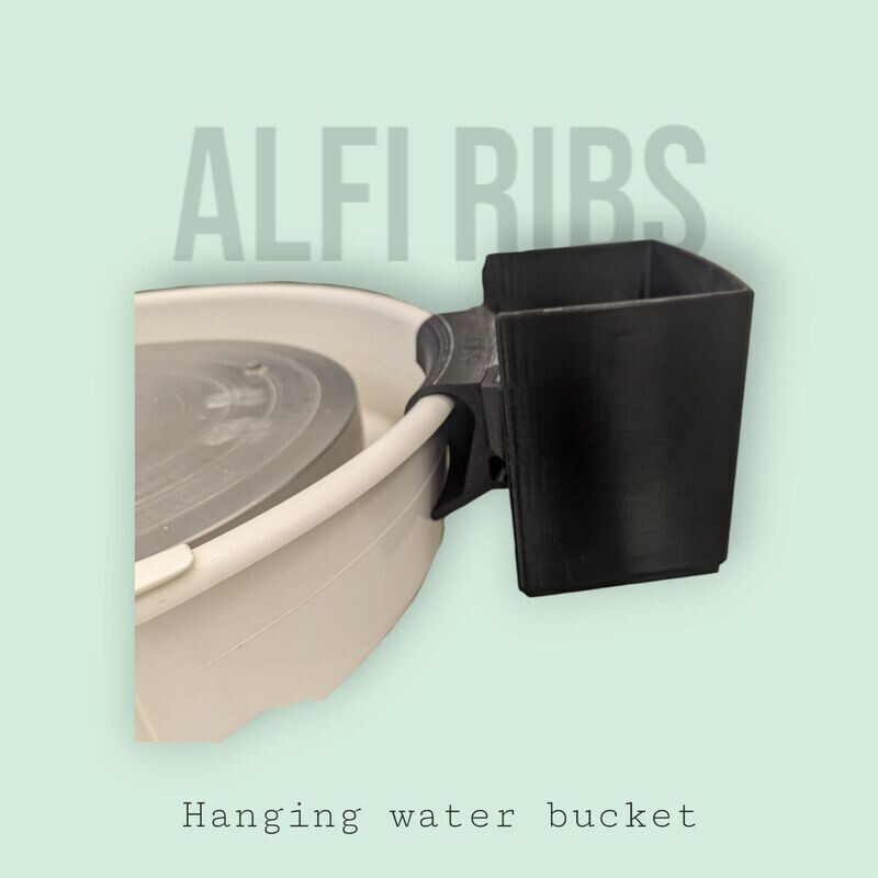 Hanging water bucket