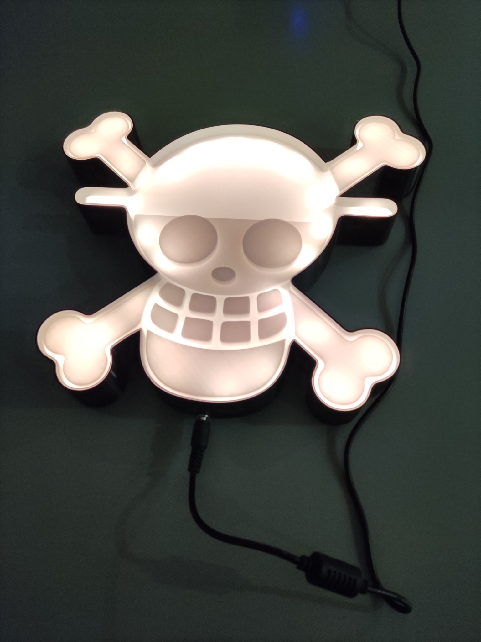 Enseigne lumineuse connectée One Piece format : 300