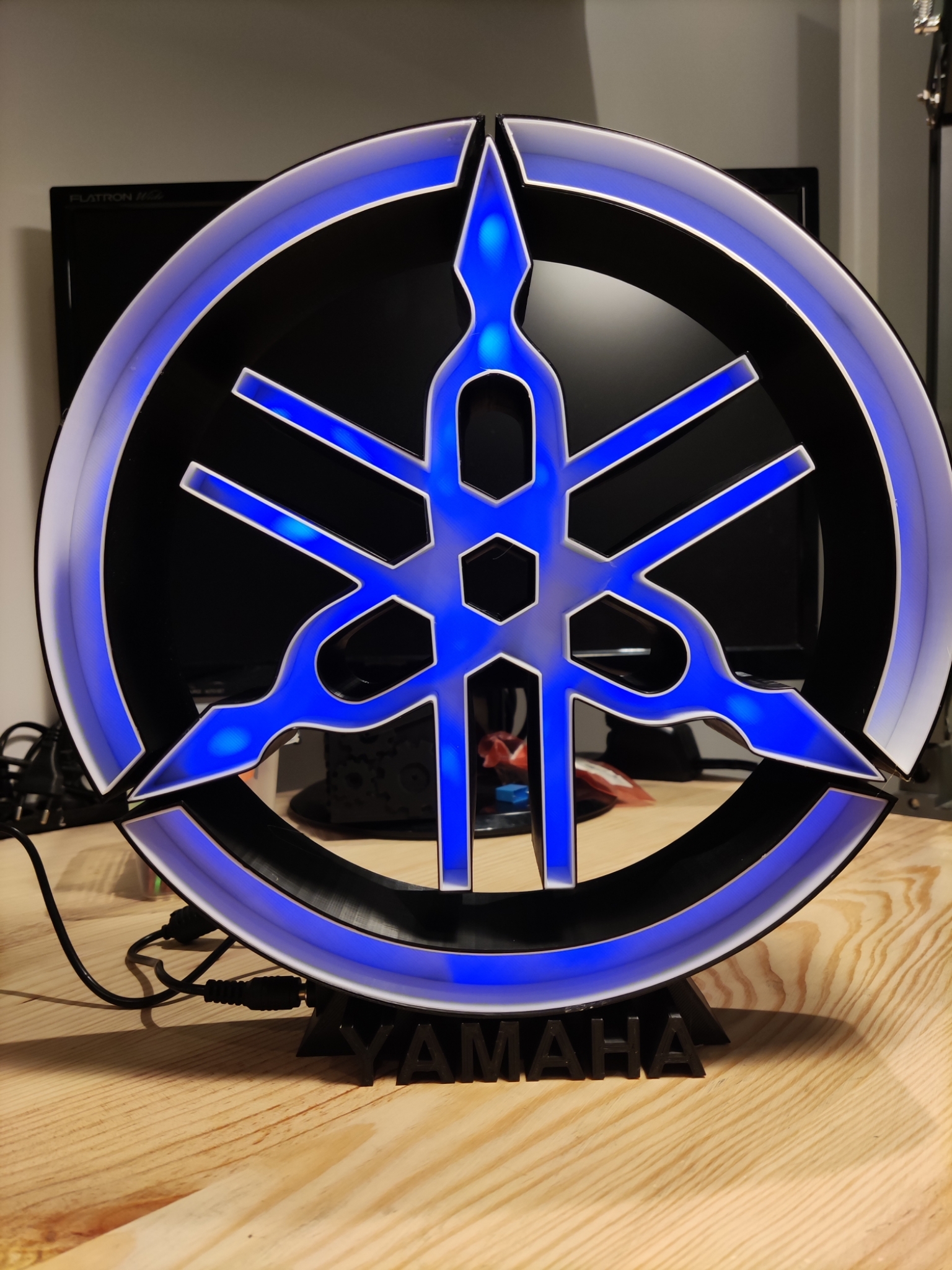 Enseigne lumineuse connectée logo Yamaha format : 300