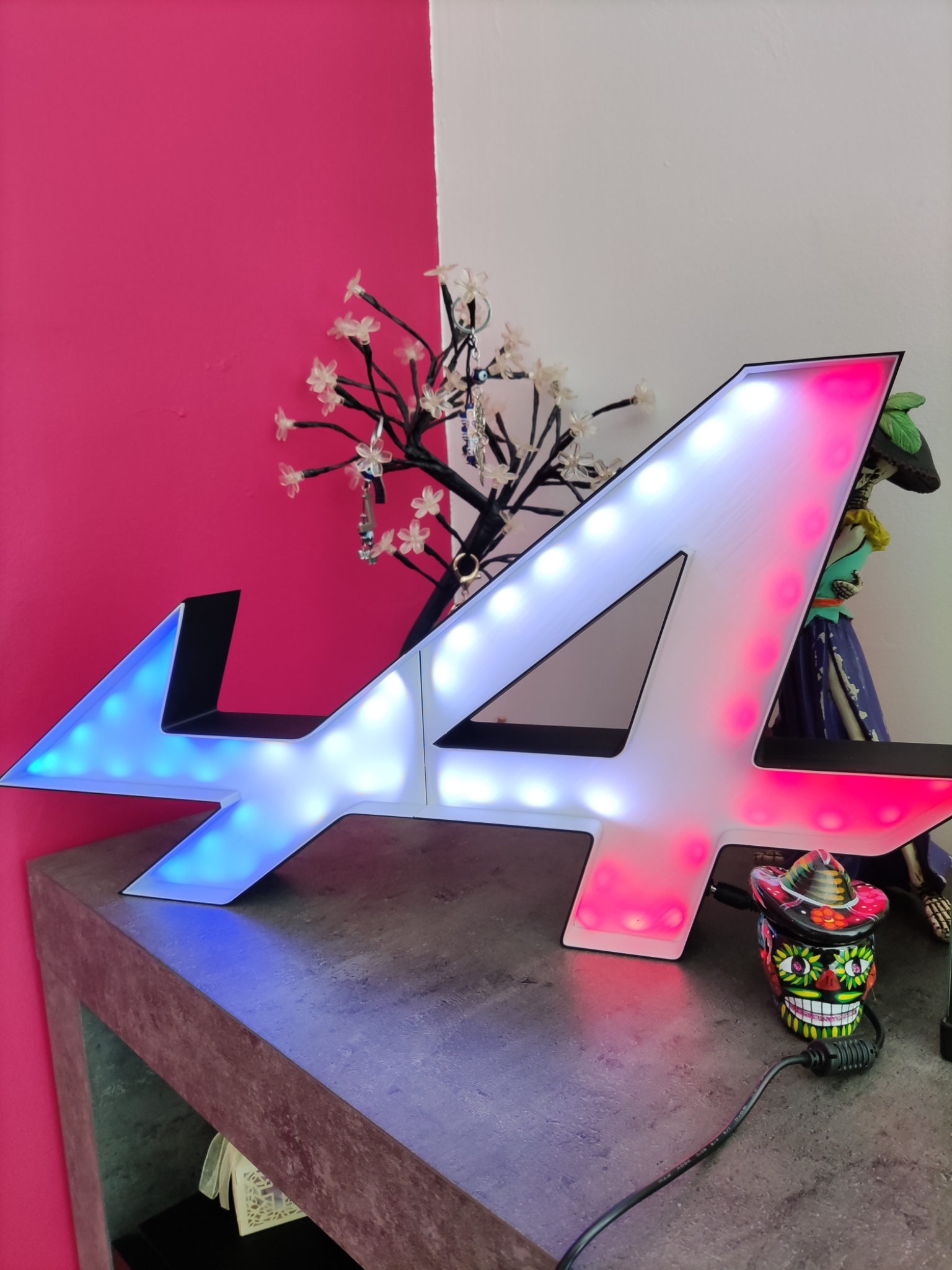 Enseigne lumineuse connectée logo Alpine format : 600