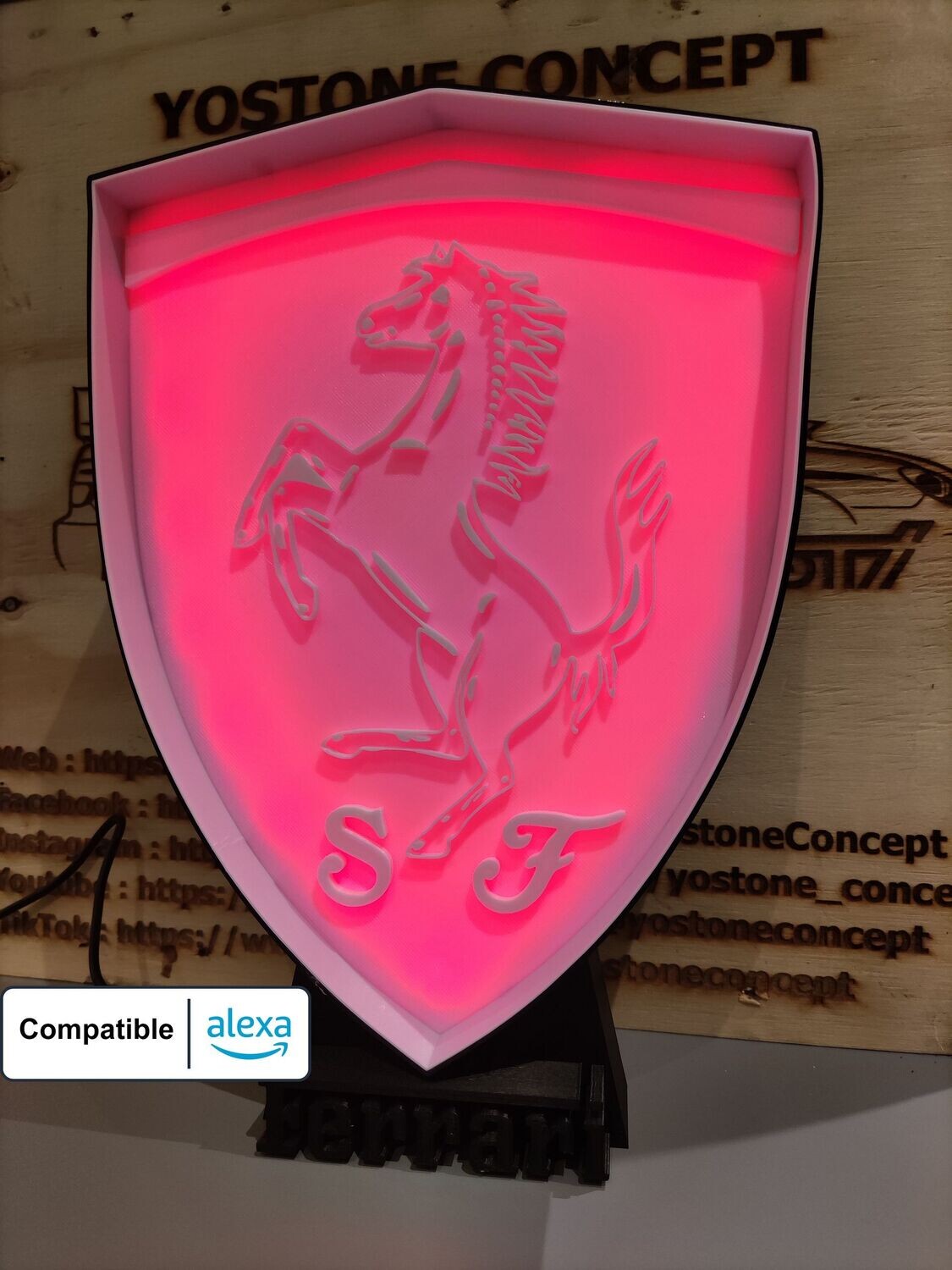 Enseigne lumineuse connectée logo Ferrari format : 300