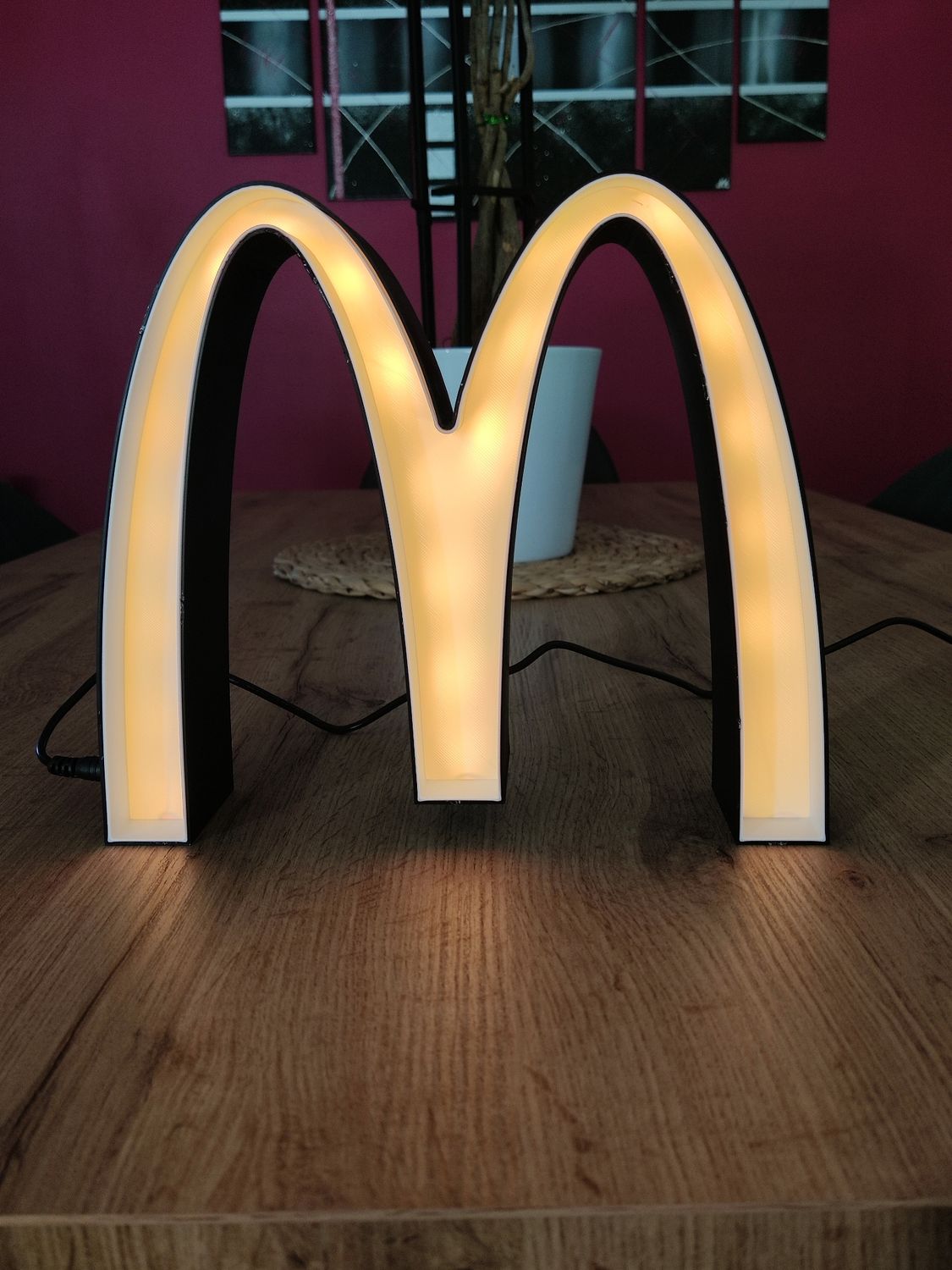Enseigne lumineuse connectée logo McDo format : 300