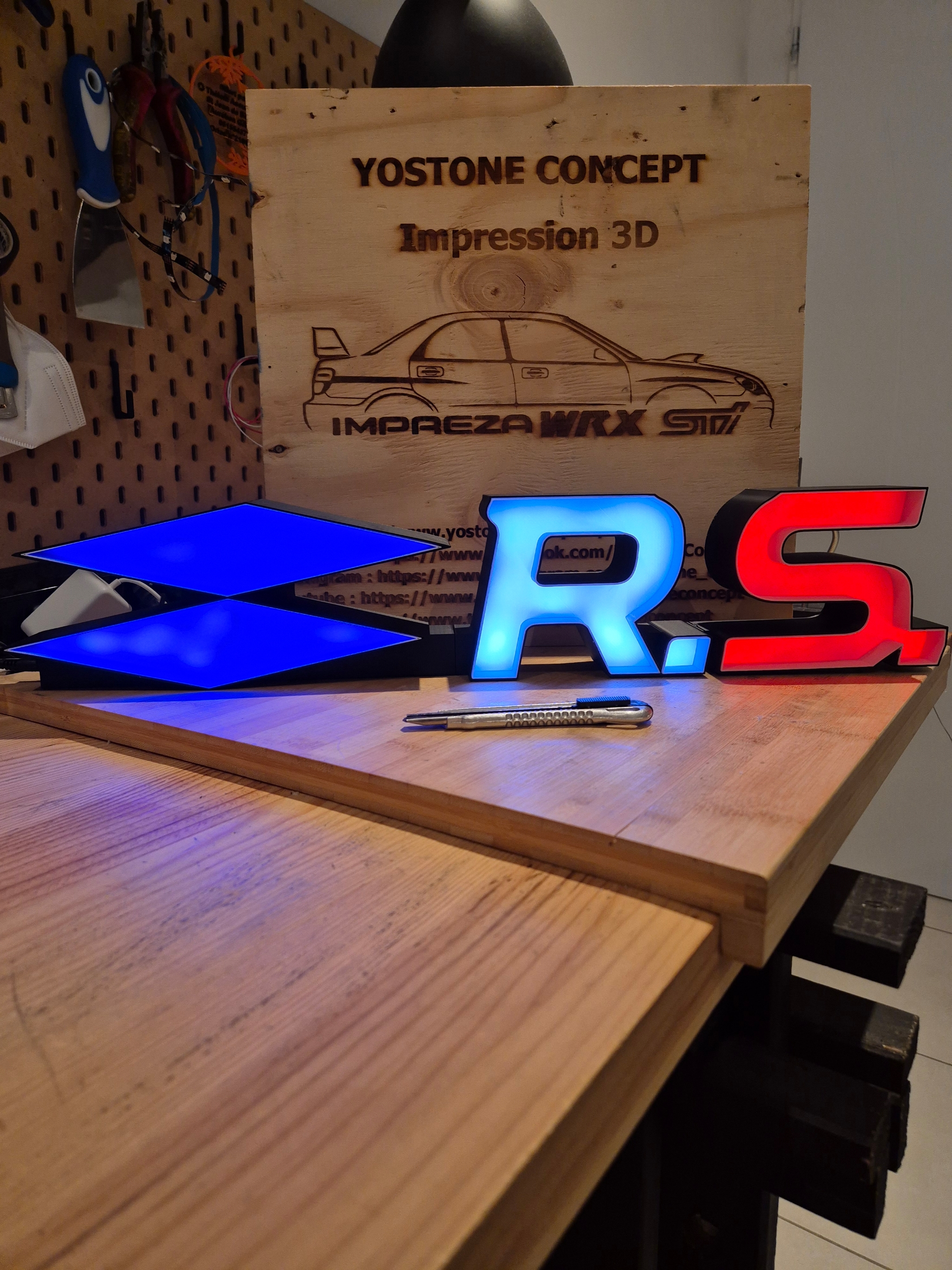 Enseigne lumineuse connectée logo RS (Renault) format 500