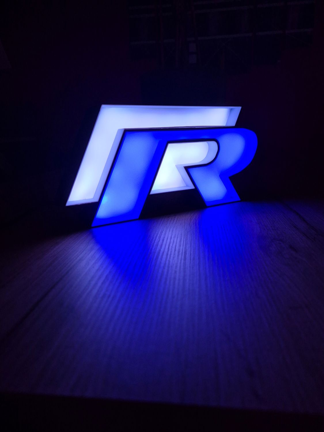 Enseigne lumineuse connectée Golf R format 500 