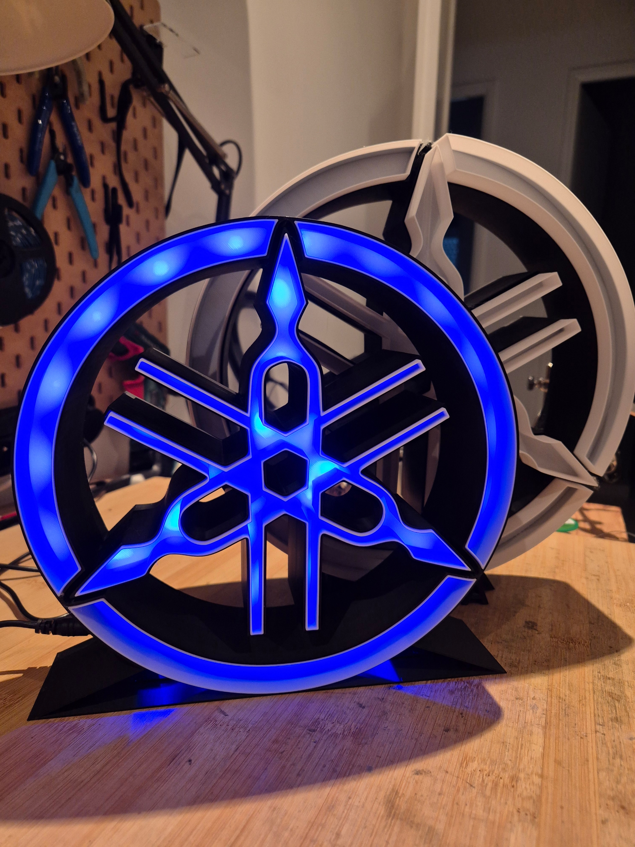 Enseigne lumineuse connectée logo Yamaha format : 250