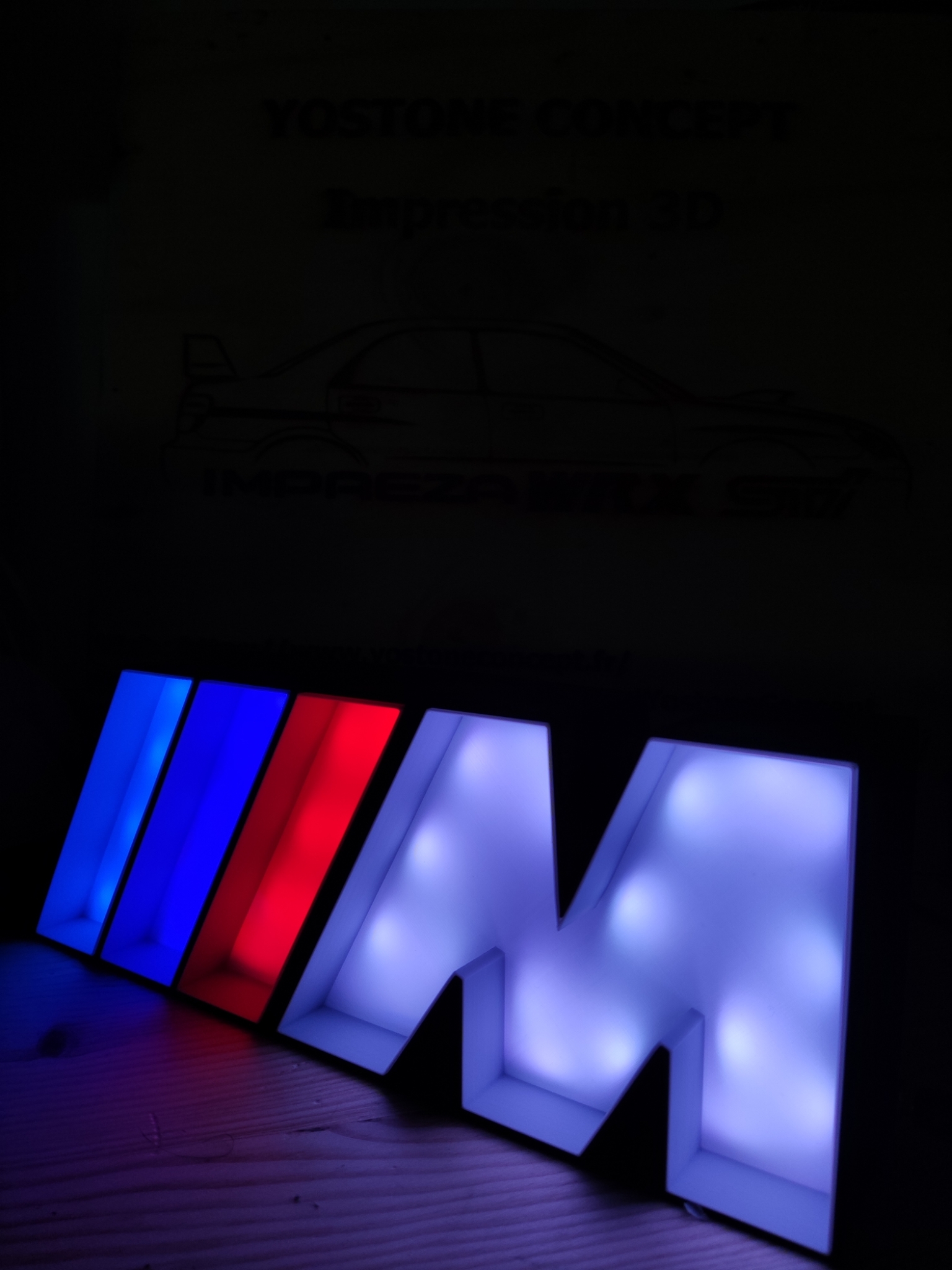 Enseigne lumineuse connectée BMW M format : 300
