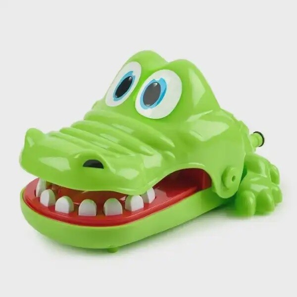 Hasbro Crocodile Dentist Splash Game by Wowwee