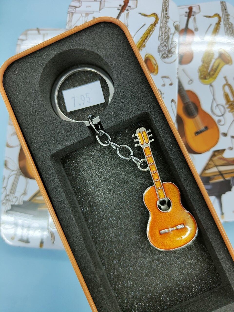 LLAVERO GUITARRA ESPAÑOLA MÚSICA caja metálica musica 