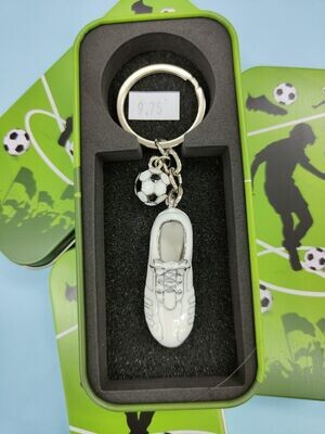 LLAVERO BAMBA TIPO REAL MADRID FUTBOL BOTA BLANCA 