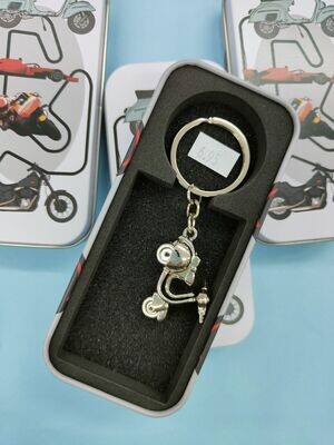 LLAVERO MOTO VESPA metálico EN ESTUCHE METÁLICO 