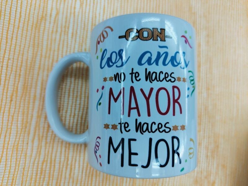 TAZA CON LOS AÑOS NO TE HACES MAYOR,TE HACES MEJOR CUMPLEAÑOS