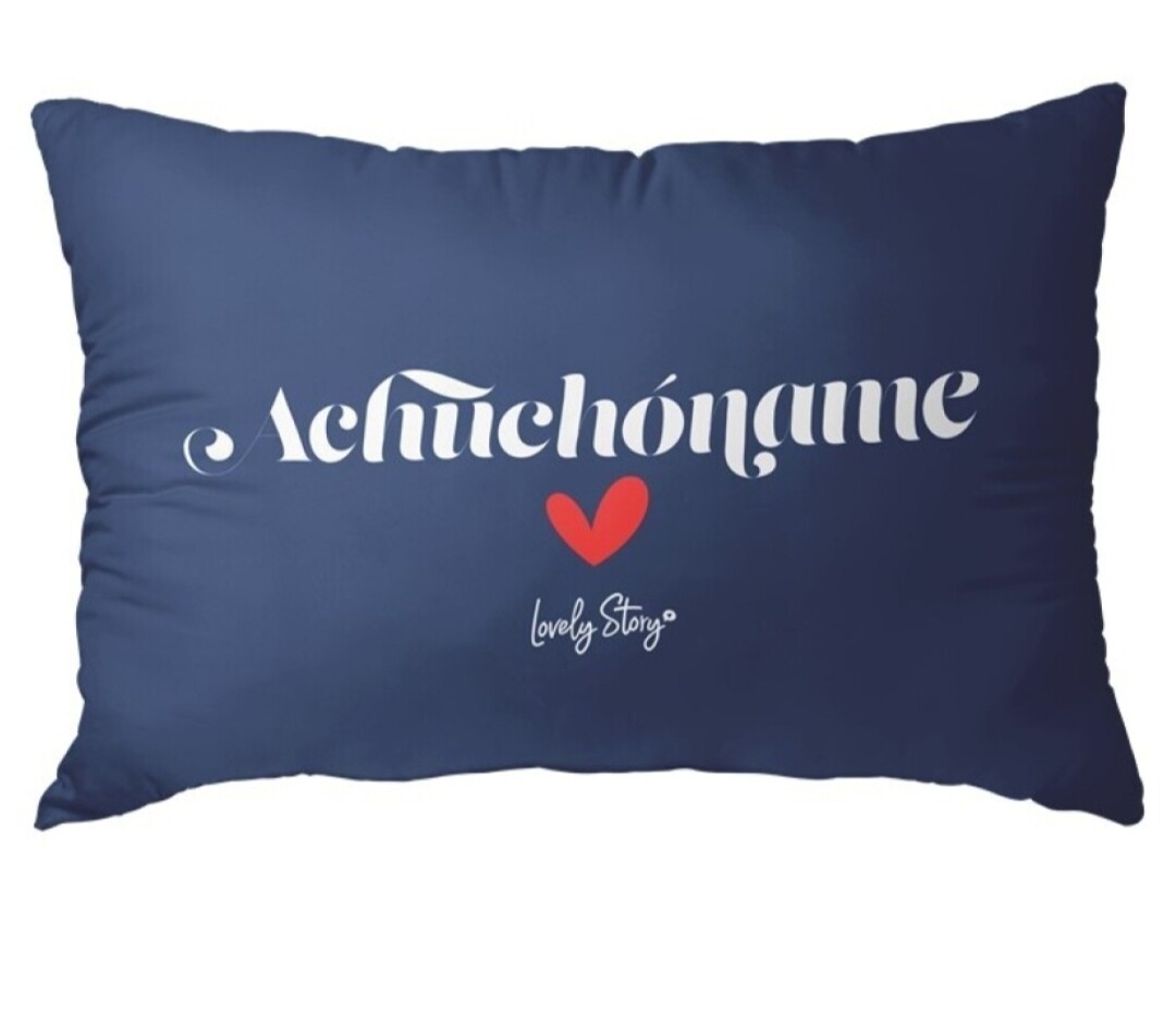COJÍN ROMÁNTICO ENAMORADOS ACHUCHÓNAME LOVELY STORY 