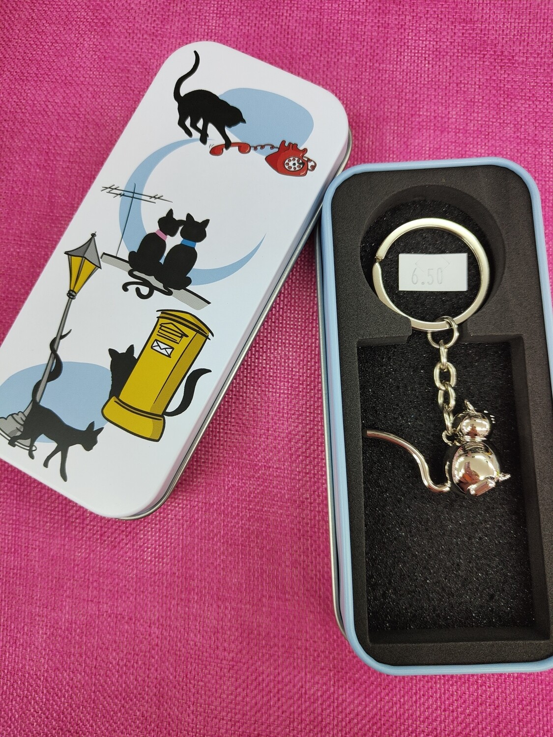 LLAVERO GATO EN CAJA METÁLICA 