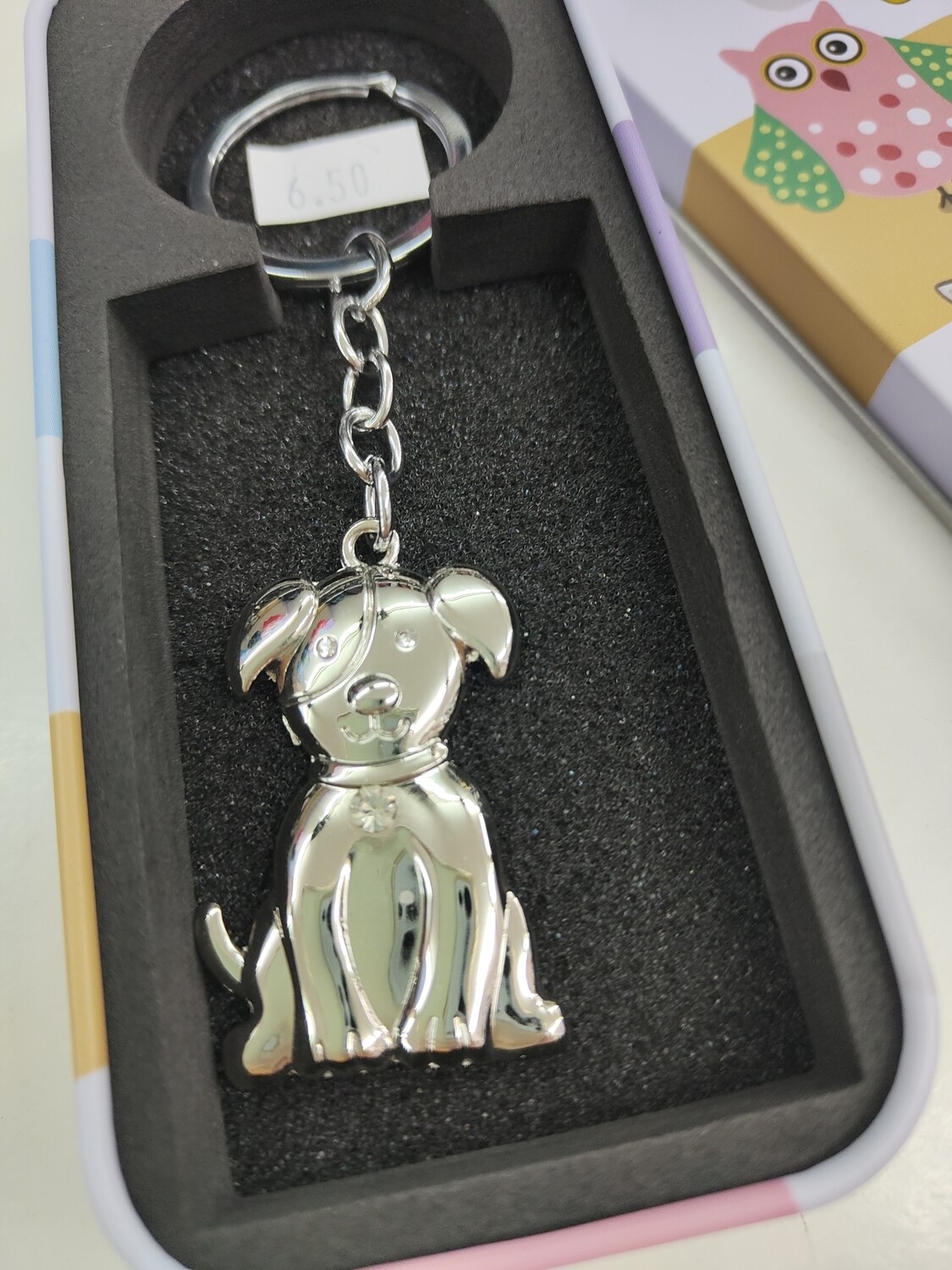 LLAVERO PERRO EN CAJA METÁLICA PERRITO con ojitos brillantes 