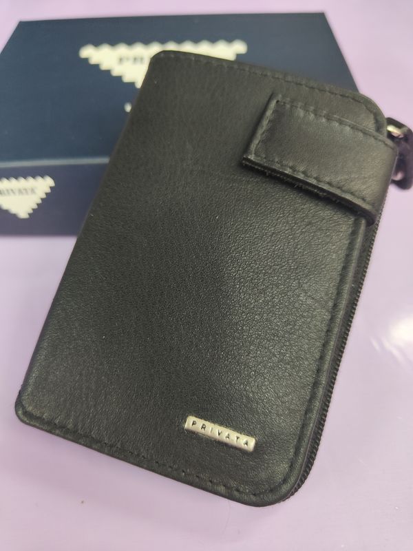 TARJETERO MONEDERO PRIVATA PIEL NEGRO CON BROCHE 