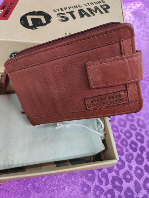 BILLETERO PIEL LAVADA STAMP APAISADO CARTERA UNISEX CON MONEDERO ROJO 