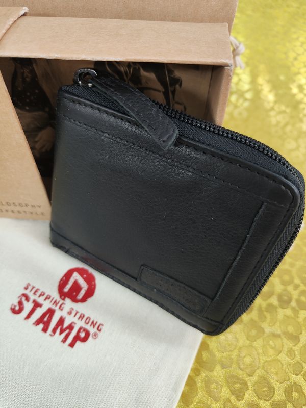 BILLETERO APAISADO PIEL LAVADA STAMP CON MONEDERO Y CERRADO CON CREMALLERA CARTERA AMERICANO UNISEX NEGRO 