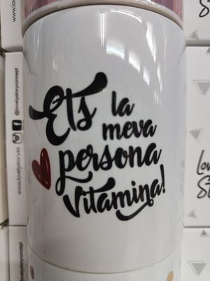 TASSA PERSONA VITAMINA LOVELY STORY CATALÀ 