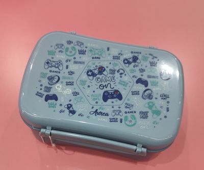 FIAMBRERA LUNCH BOX PLAY CON TAPA REFRIGERANTE TUPPER CON CAJITA INTERIOR GAMERS AZUL  con enfriador basquet 