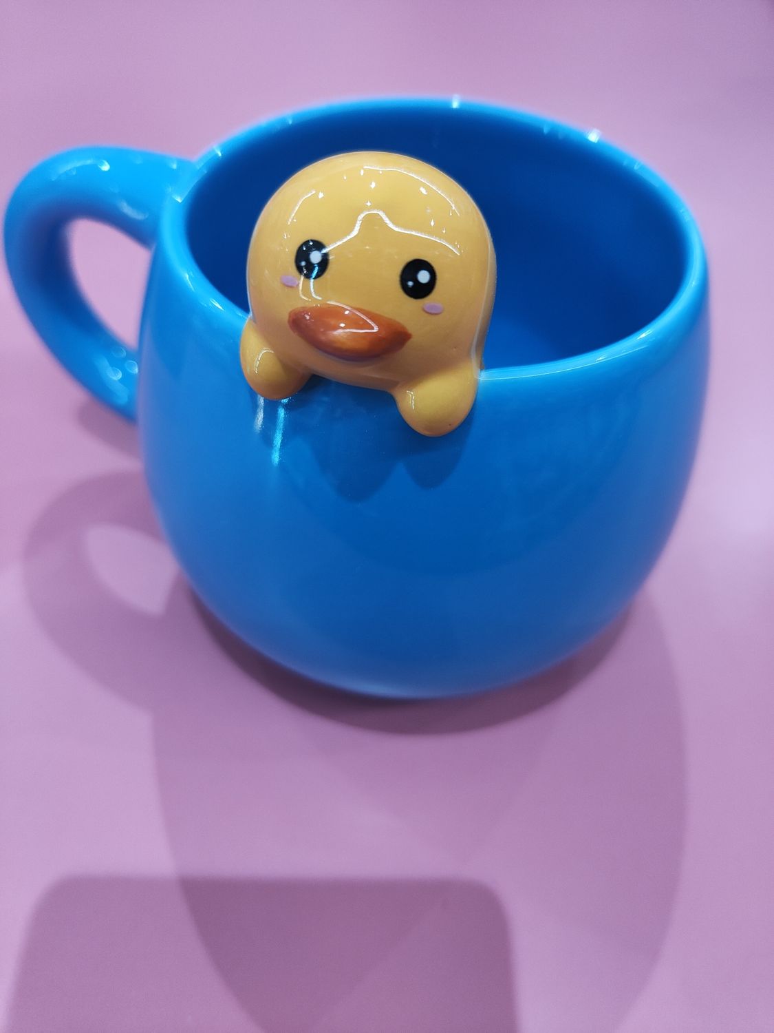 TAZA CON CHARM PATO I TOTAL TAZÓN 470 ML MUG PATITO 