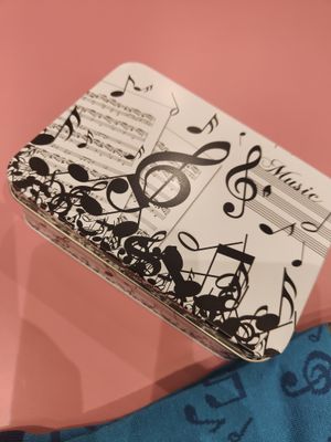 CALCETINES EN LATA NOTAS MUSICALES AZUL MÚSICA 