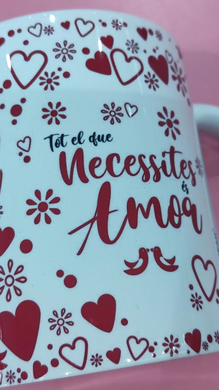 TASSA ROMÀNTICA TOT EL QUE NECESSITES ÉS AMOR EN CATALÀ CORS  taza en catalán CORAZONES 