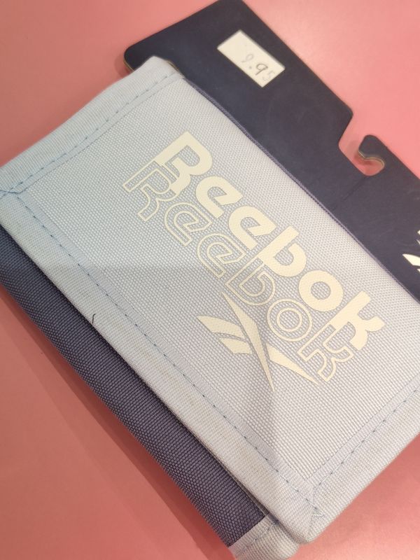 CARTERA BILLETERA DEPORTIVA REEBOK JUVENIL AZUL CLARO velcro 