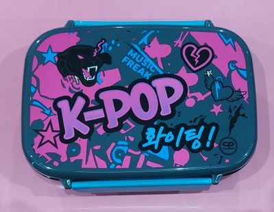 FIAMBRERA K-POP CON COMPARTIMENTO DE COOLPACK FIAMBRERA K-POP CON COMPARTIMENTO DE COOLPACK