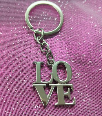 LLAVERO LOVE EN CAJA METÁLICA SAN VALENTÍN ENAMORADOS AMOR 