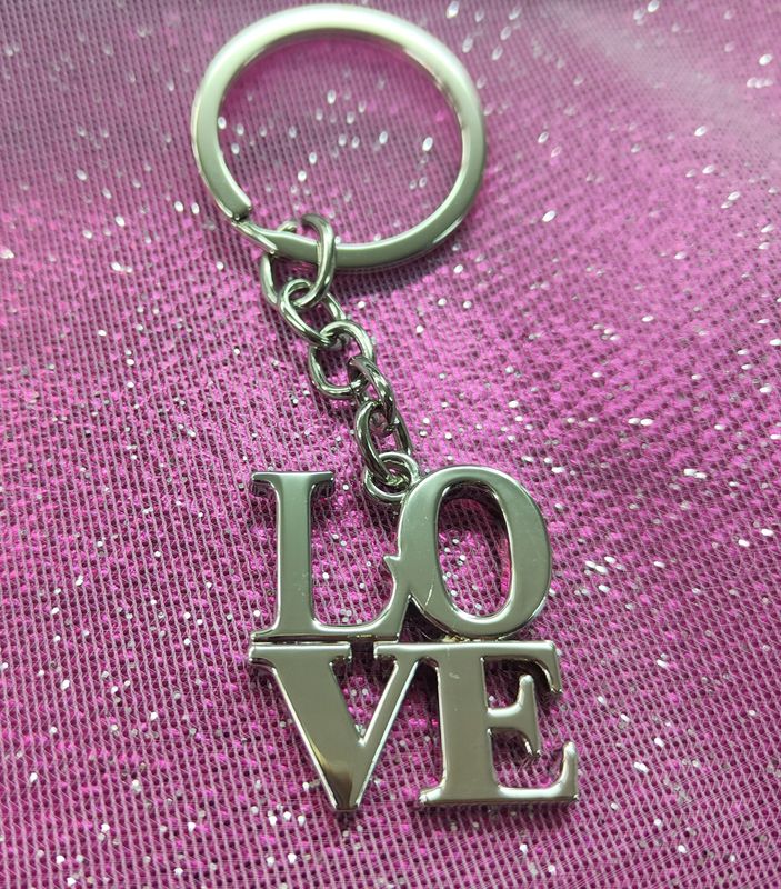 LLAVERO LOVE EN CAJA METÁLICA SAN VALENTÍN ENAMORADOS AMOR 