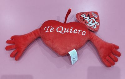 CORAZÓN PELUCHE CON MANOS 40 CM ROMÁNTICO ENAMORADOS SAN VALENTÍN 