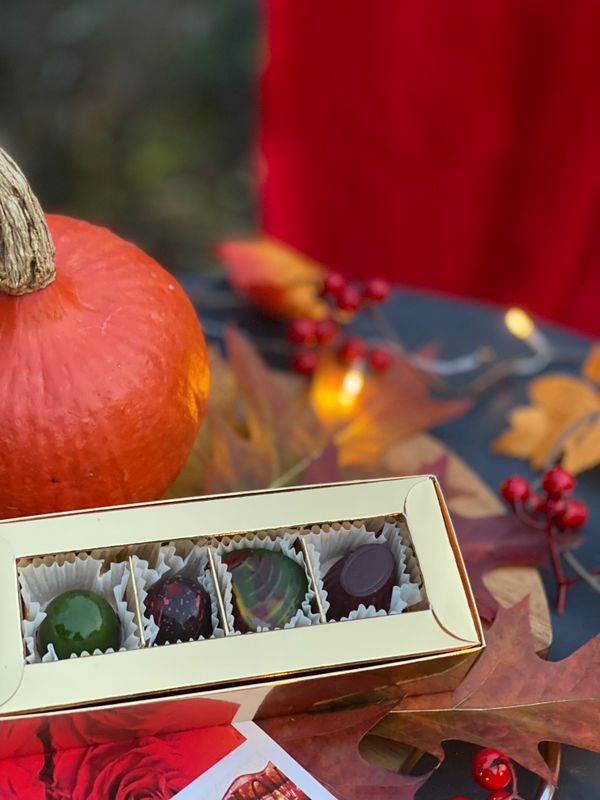 The Art of Making Sweet Passion Shine: Behind the Scenes of My Praline Photoshoots
