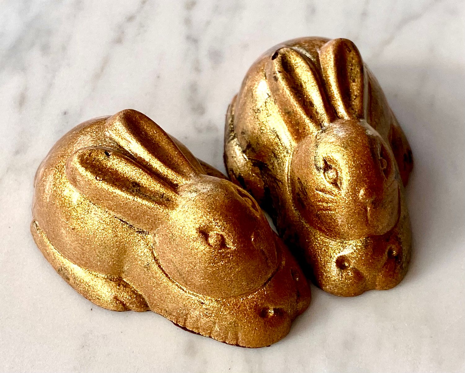 Goldene Osterhasen- Pistazien Pralinen (2 Stück) Zustellung garantiert vor Ostern bei Bestellung bis Dienstag (31.03)