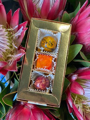 Signature Easter Pralinen Collection – 3 handgefertigte Pralinen