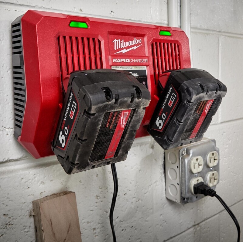 MILWAUKEE 18V  Battery Chargers