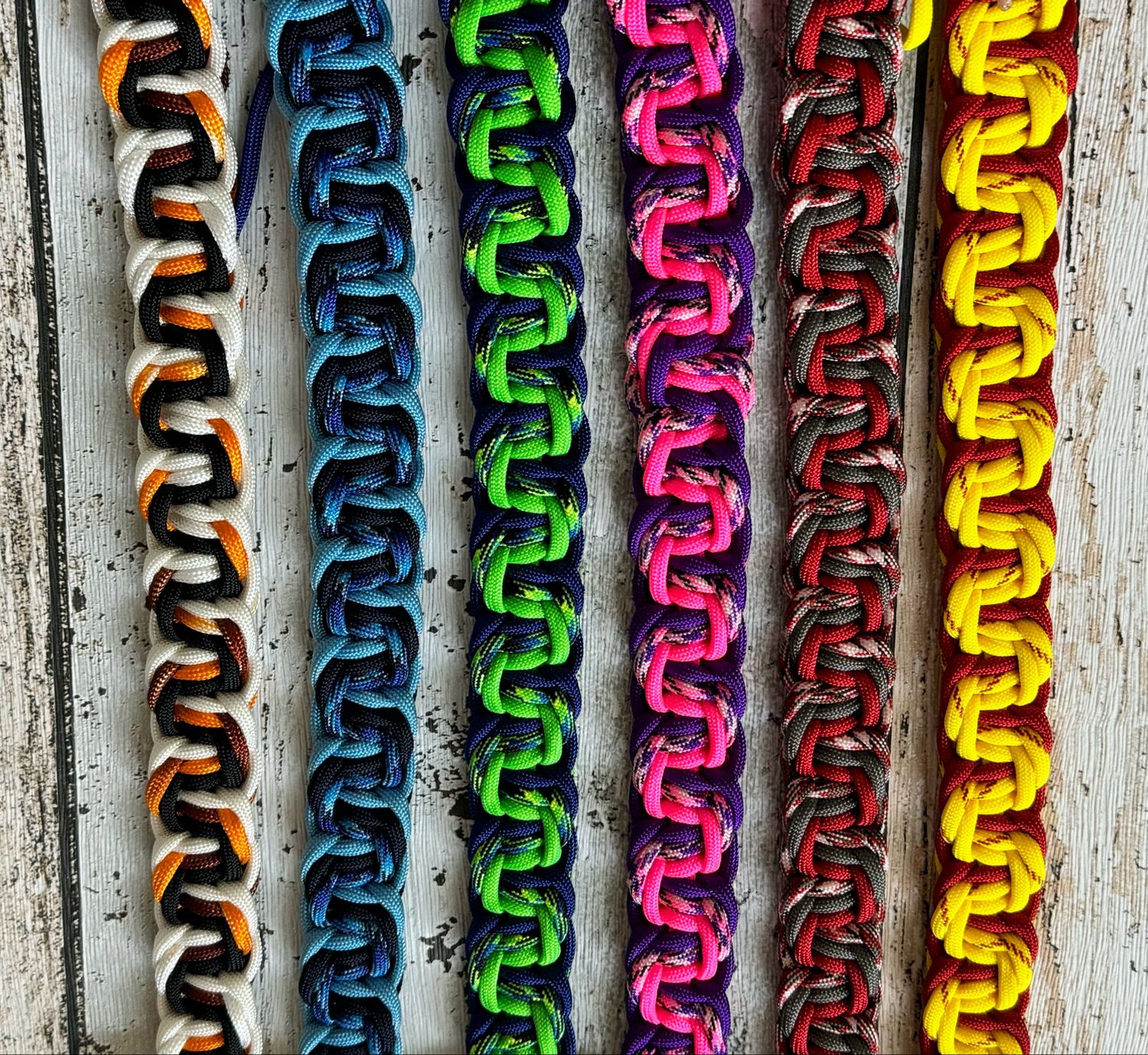 Halsband „Belly Bar“ – individuell geflochten aus Paracord